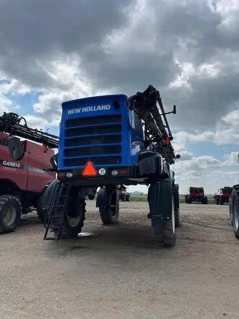 Gallery image 2 for 2017 New Holland SP.400F Sprayer - Self Propelled