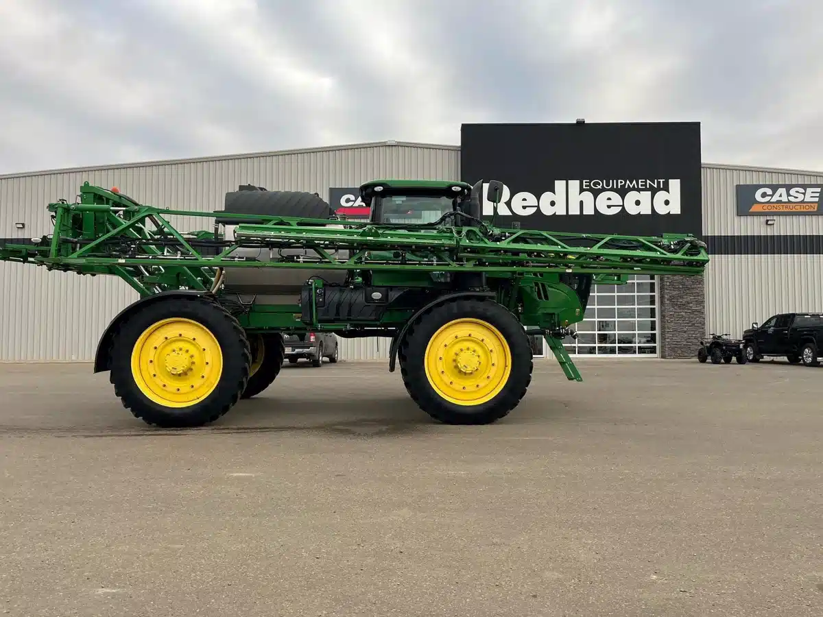 Gallery image 2 for Used 2017 John Deere R4045 Sprayer - Self Propelled