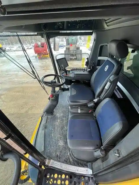 Gallery image 1 for 2021 New Holland CR9.90 Combine