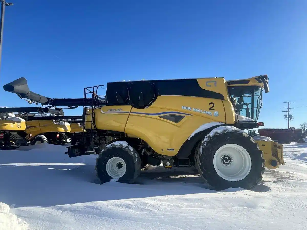Gallery image 1 for Used 2024 New Holland CR10.90 Combine