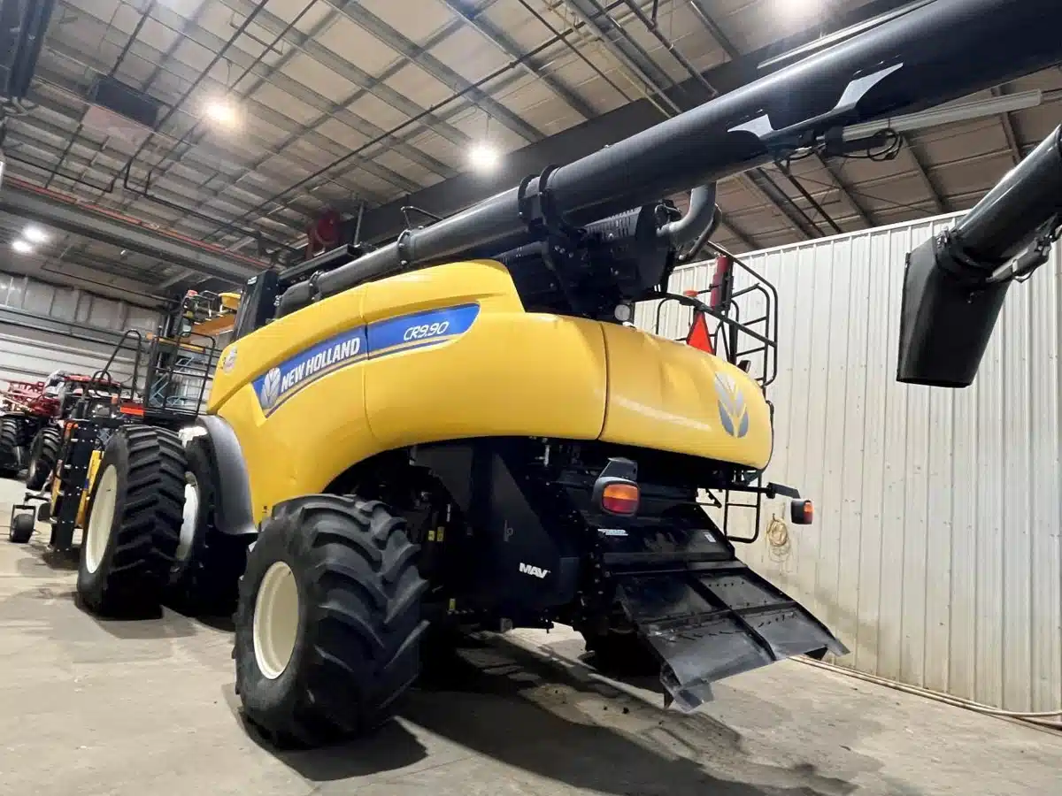 Gallery image 2 for 2015 New Holland CR9.90 Combine