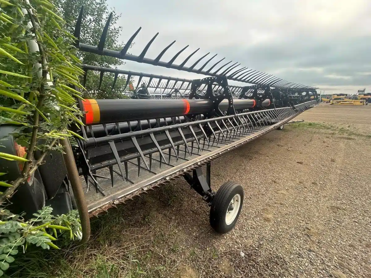 Gallery image 1 for Used 2015 MacDon D65 Header - Draper