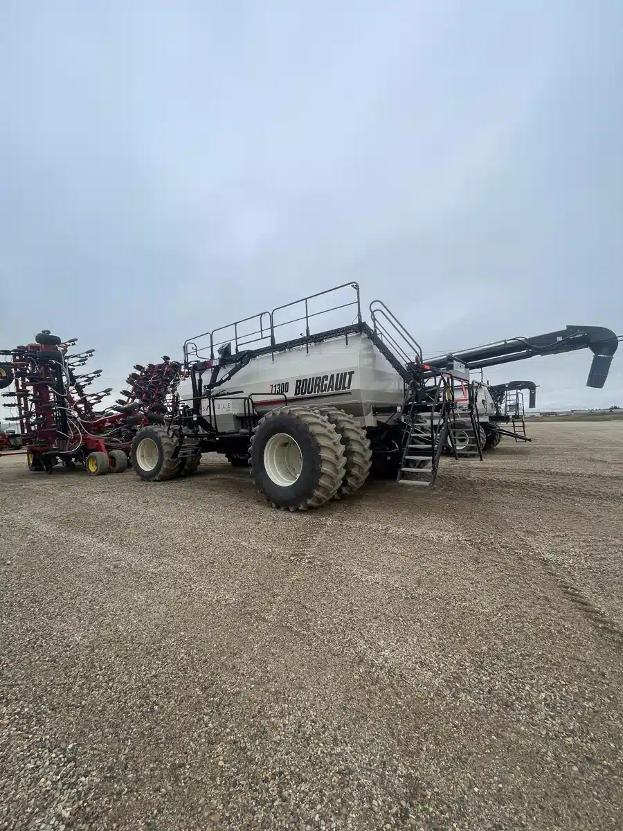 Gallery image 2 for 2016 Bourgault 3320-86 Air Drill