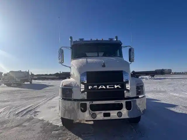 Gallery image 2 for New 2025 Mack ANTHEM 64T Semi-Truck