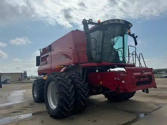 Gallery image 1 for New 2025 Case IH 9260 Combine