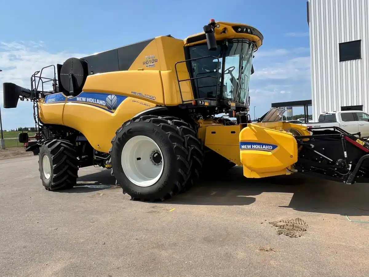 Gallery image 2 for Used 2023 New Holland CR9.90 Combine