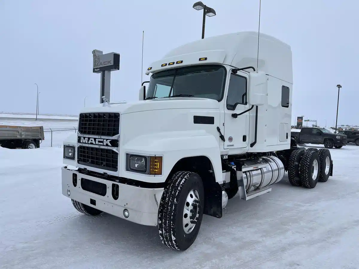 Gallery image 1 for New 2025 Mack PINNACLE 64T Semi-Truck