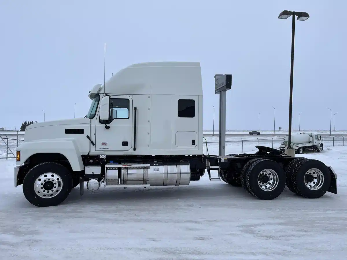 Gallery image 2 for New 2025 Mack PINNACLE 64T Semi-Truck