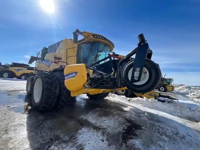 Gallery image 2 for Used 2022 New Holland CR9.90 Combine