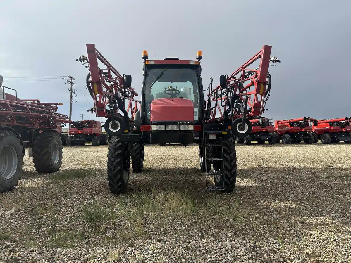 Gallery image 2 for Used 2013 Case IH PATRIOT 3330 Sprayer - Self Propelled