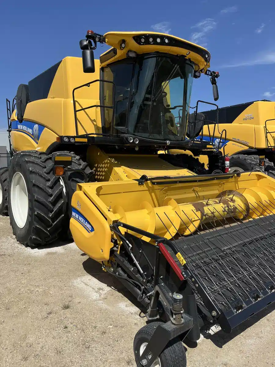 Gallery image 2 for Used 2022 New Holland CX8.80 Combine