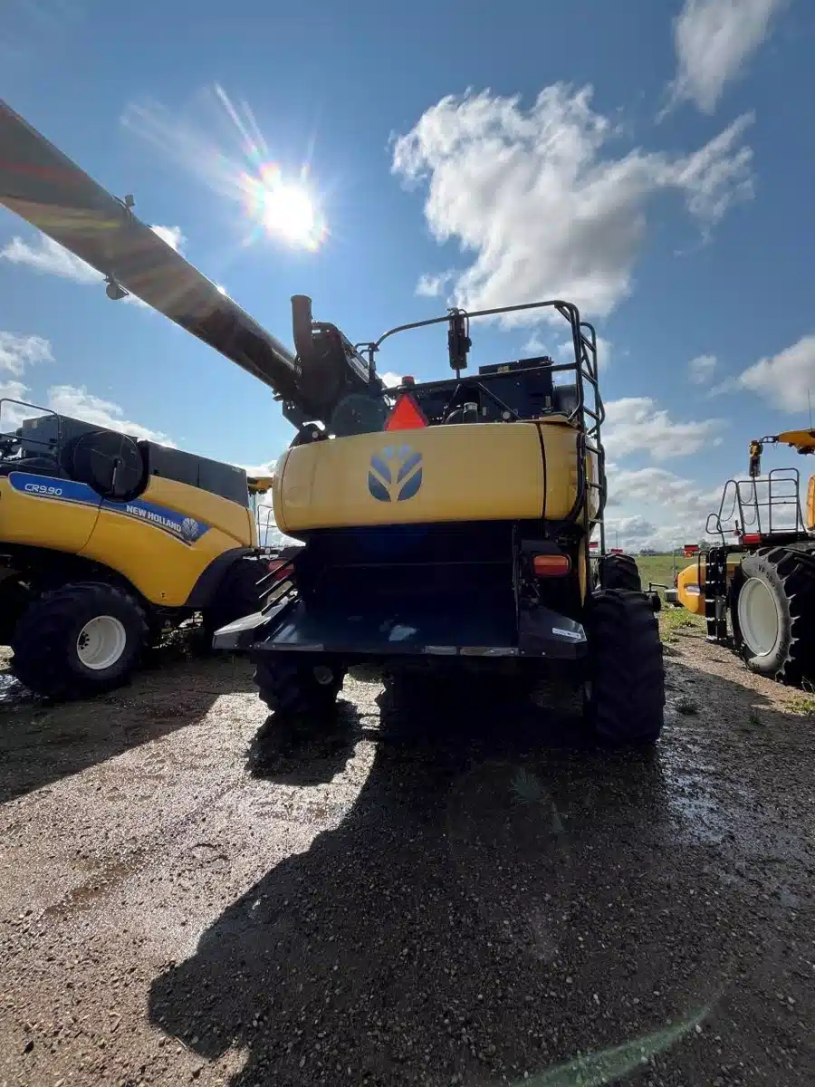 Gallery image 1 for Used 2015 New Holland CR9.90 Combine
