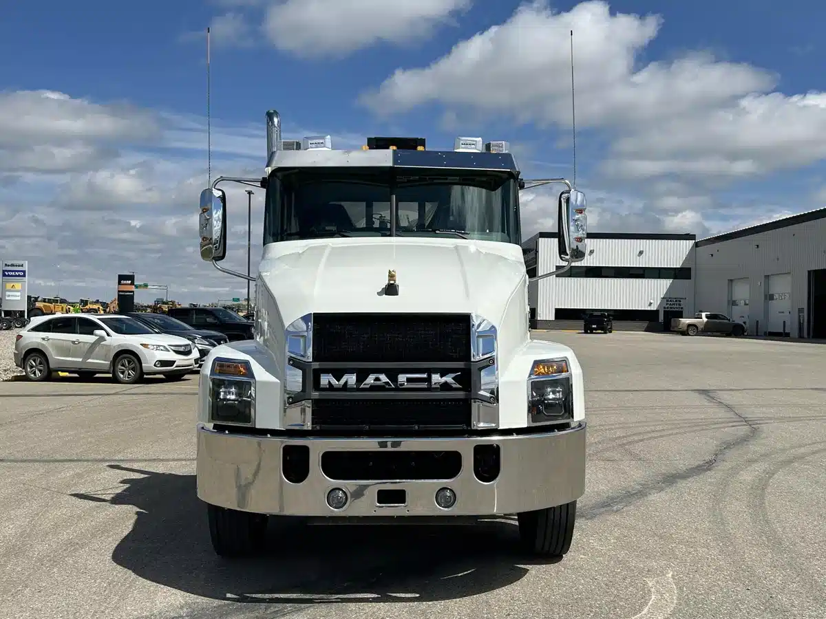 Gallery image 2 for 2025 Mack ANTHEM 64T Semi-Truck