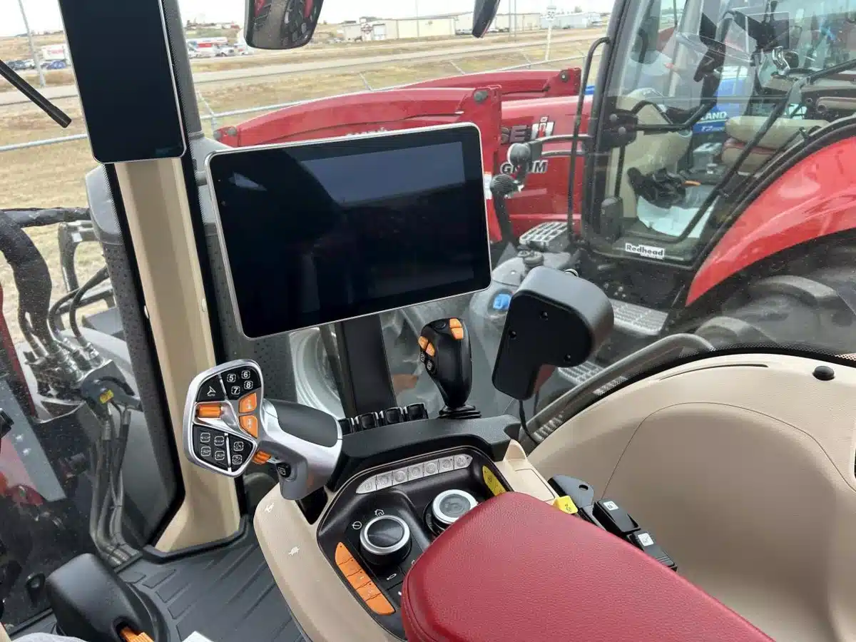 Gallery image 2 for Used 2024 Case IH MAGNUM 220 Tractor