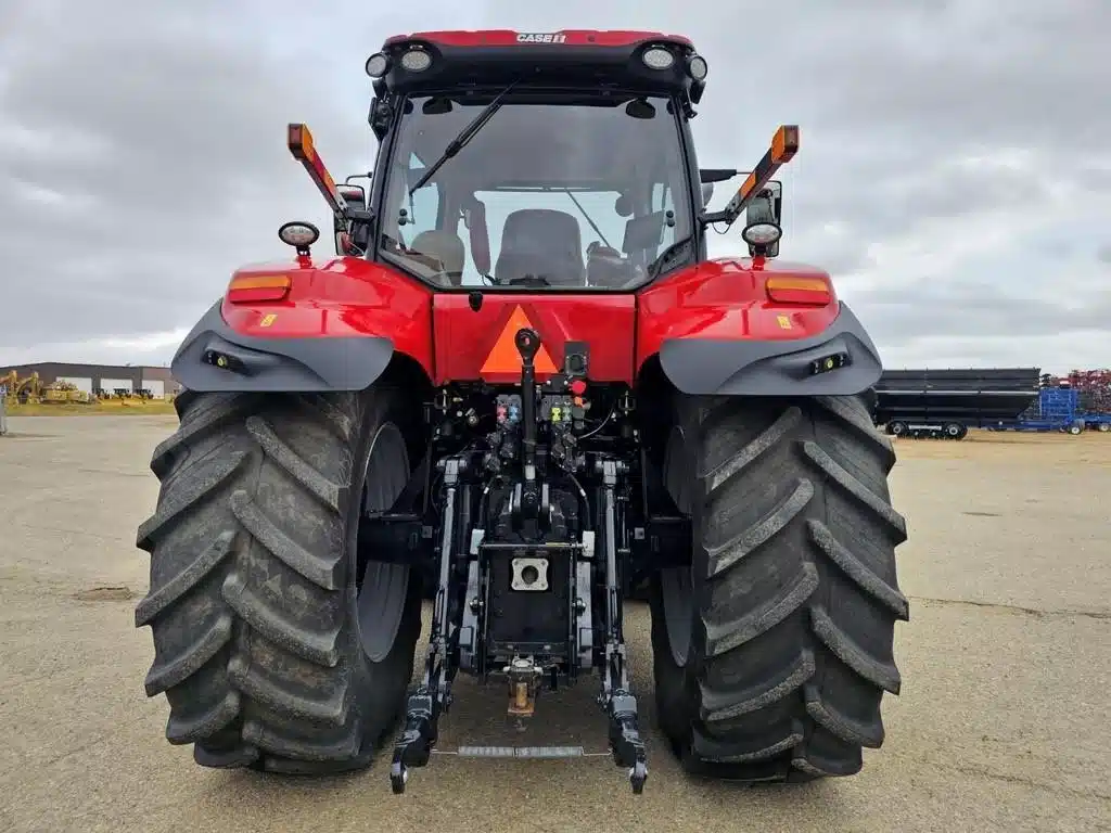 Gallery image 2 for 2024 Case IH MAGNUM 220 Tractor