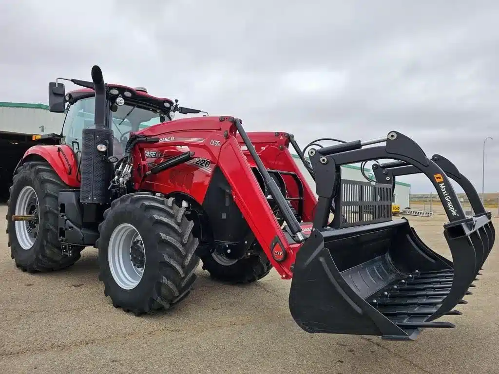 Gallery image 1 for 2024 Case IH MAGNUM 220 Tractor