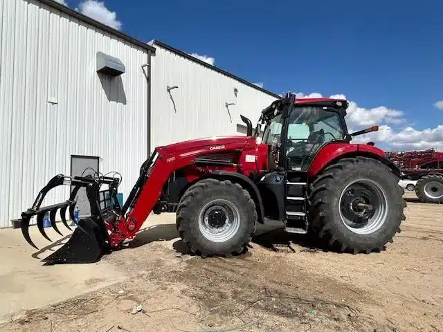 Gallery image 2 for Used 2024 Case IH MAGNUM 220 Tractor