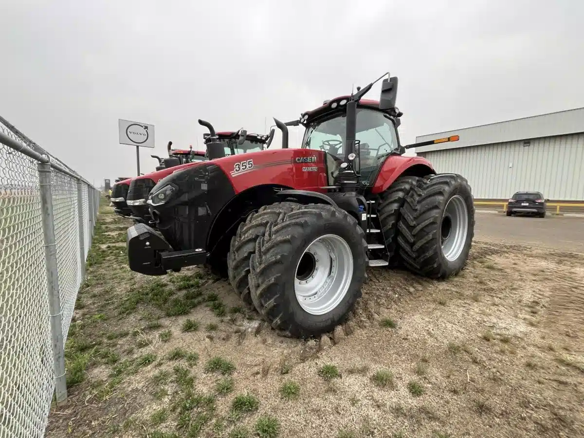 Gallery image 2 for New 2025 Case IH MAGNUM 355 CVX Tractor