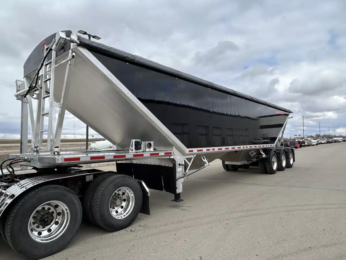 Gallery image 1 for New 2026 PLATINUM TRI AXLE Trailer - Hopper