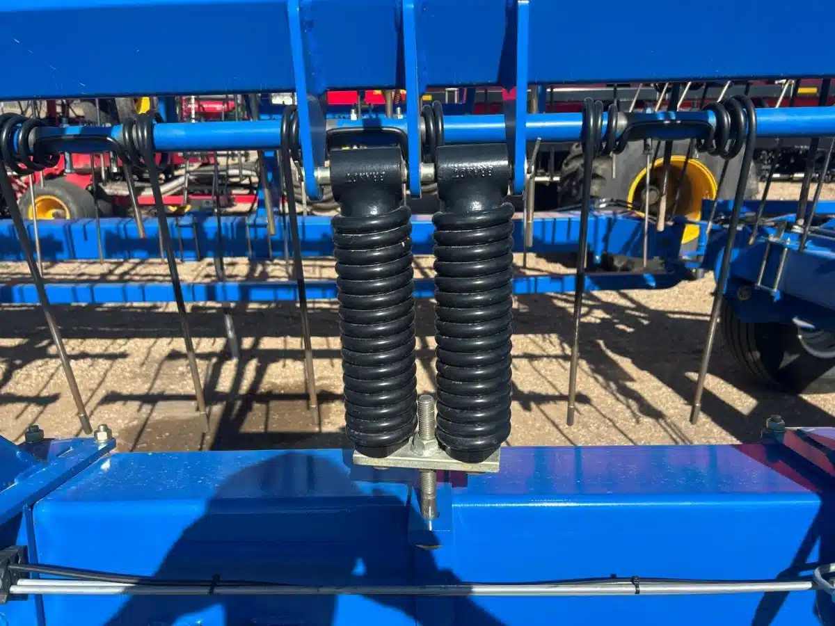 Gallery image 1 for Used 2018 Brandt CONTOUR COMMANDER 7000 Row Crop Tillage