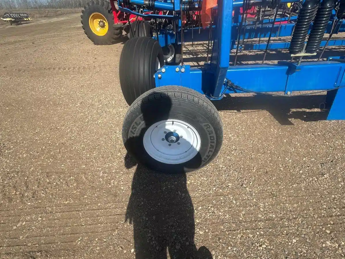 Gallery image 2 for Used 2018 Brandt CONTOUR COMMANDER 7000 Row Crop Tillage