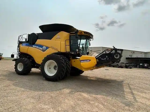 Gallery image 2 for Used 2021 New Holland CR9.90 Combine