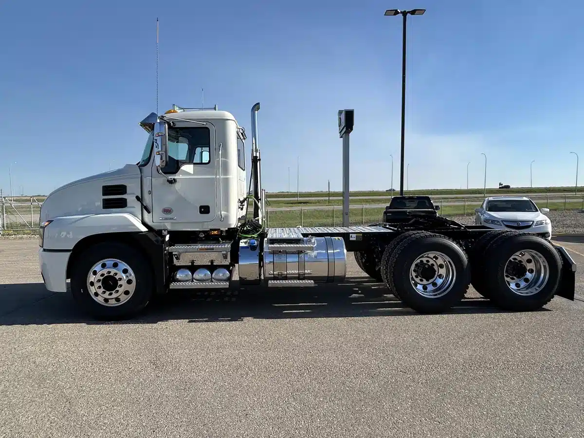 Gallery image 2 for New 2026 Mack ANTHEM 64T Semi-Truck