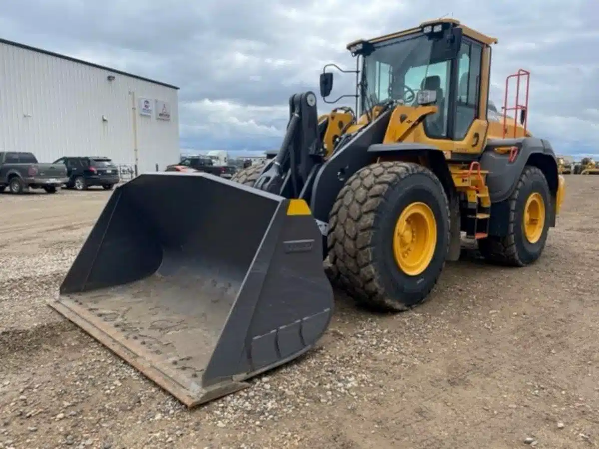 Gallery image 2 for New 2023 Volvo L110H Wheel Loader