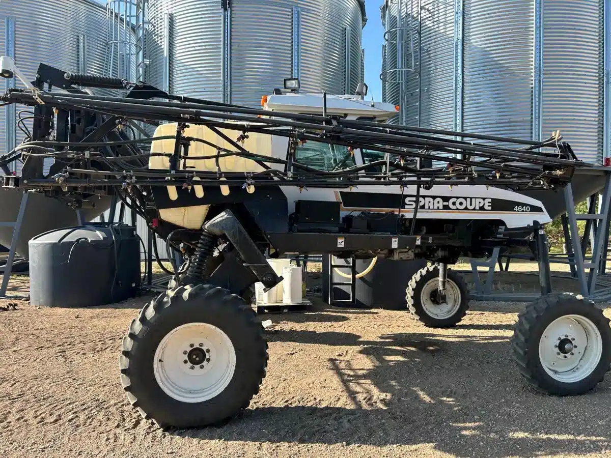 Gallery image 2 for Used 2004 SPRA-COUPE- 4640 Sprayer - Self Propelled