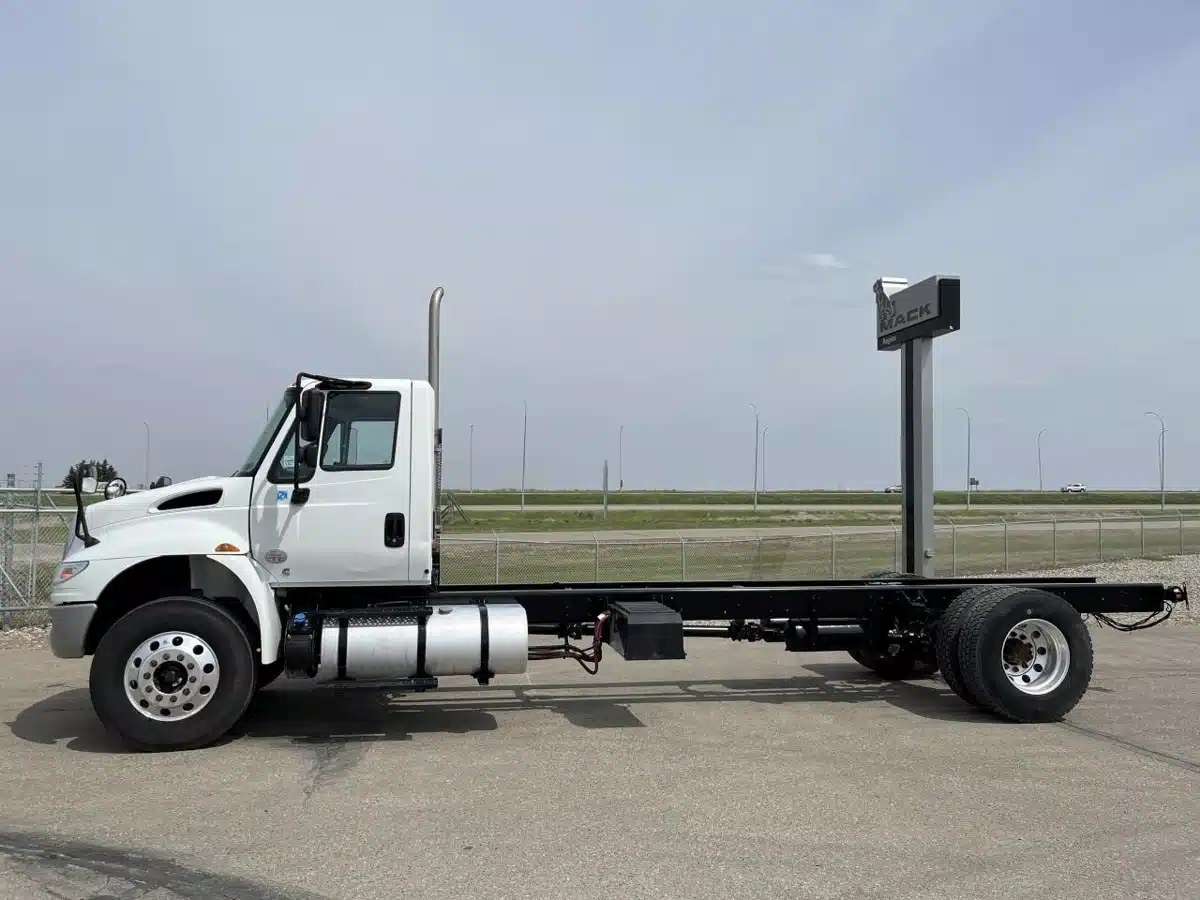 Gallery image 2 for Used 2019 International DURASTAR 4300 Truck - Tanker