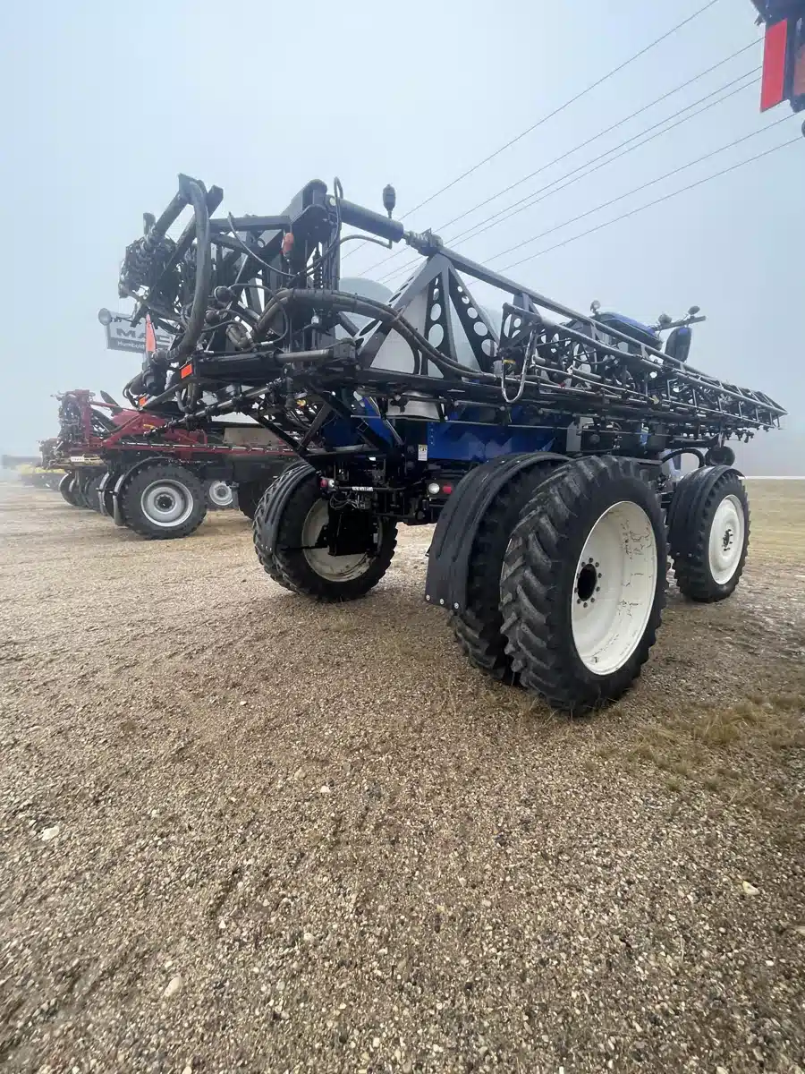 Gallery image 1 for 2011 New Holland SP.275R Sprayer - Self Propelled