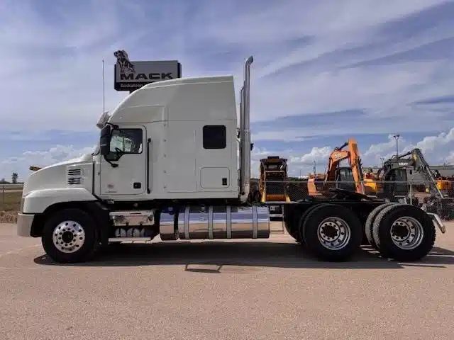 Gallery image 2 for 2026 Mack ANTHEM 64T Semi-Truck