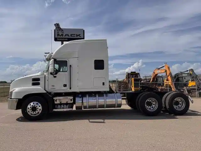 Gallery image 2 for New 2026 Mack ANTHEM 64T Semi-Truck