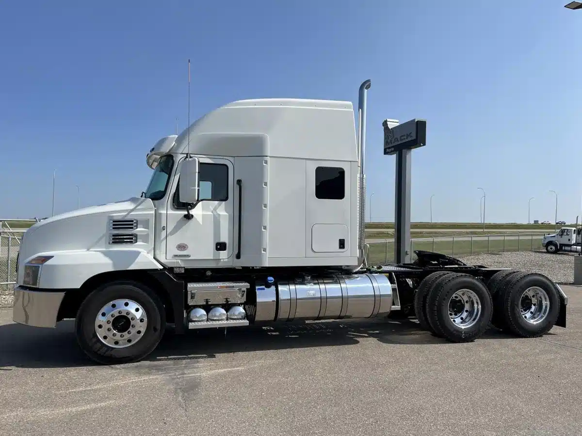 Gallery image 2 for 2026 Mack ANTHEM 64T Semi-Truck