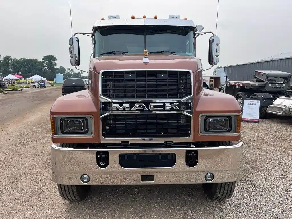 Gallery image 2 for New 2026 Mack PINNACLE 64R Truck - Grain