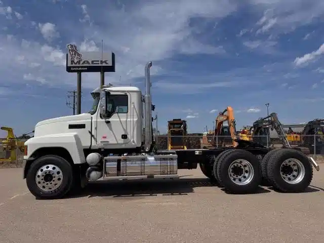 Gallery image 2 for New 2026 Mack PINNACLE 64T Semi-Truck