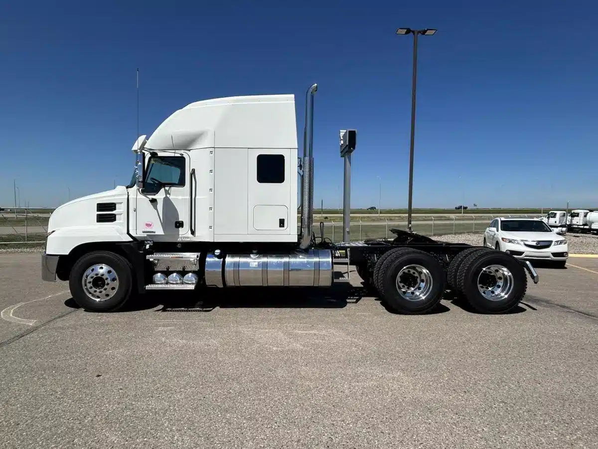 Gallery image 2 for New 2026 Mack ANTHEM 64T Semi-Truck