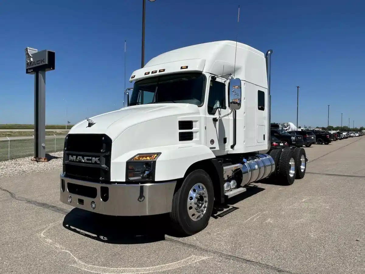 Gallery image 1 for New 2026 Mack ANTHEM 64T Semi-Truck