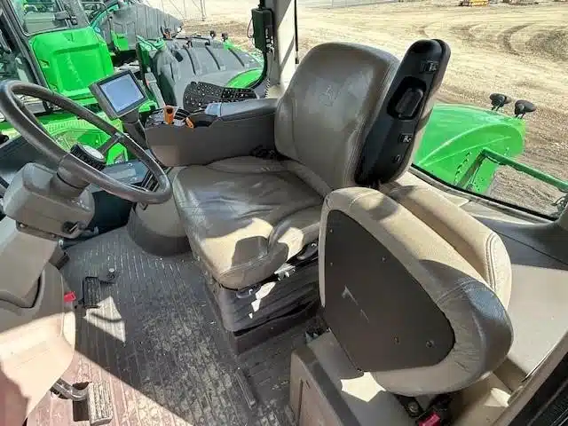 Gallery image 2 for Used 2012 John Deere 9560R Tractor