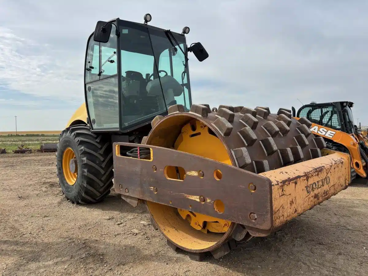 Gallery image 2 for Used 2013 Volvo SD116DX Compactor