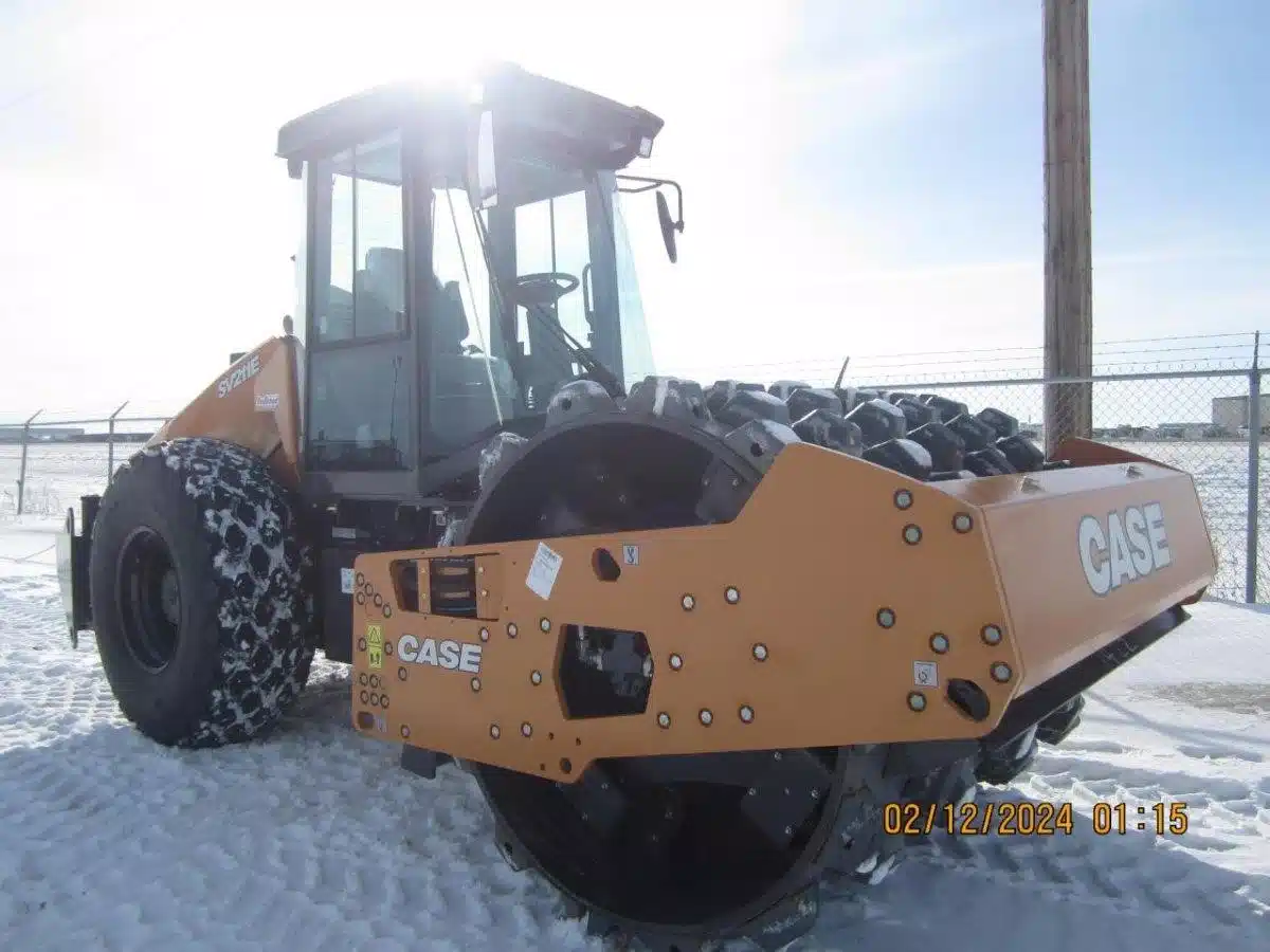 Gallery image 2 for New 2024 Case IH SV211E Compactor