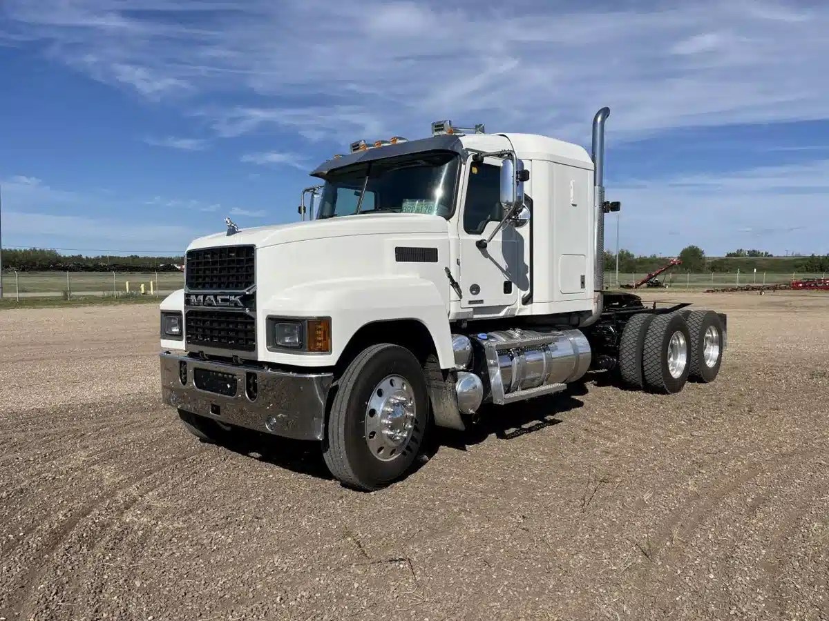 Gallery image 1 for Used 2022 Mack PINNACLE 64T Semi-Truck