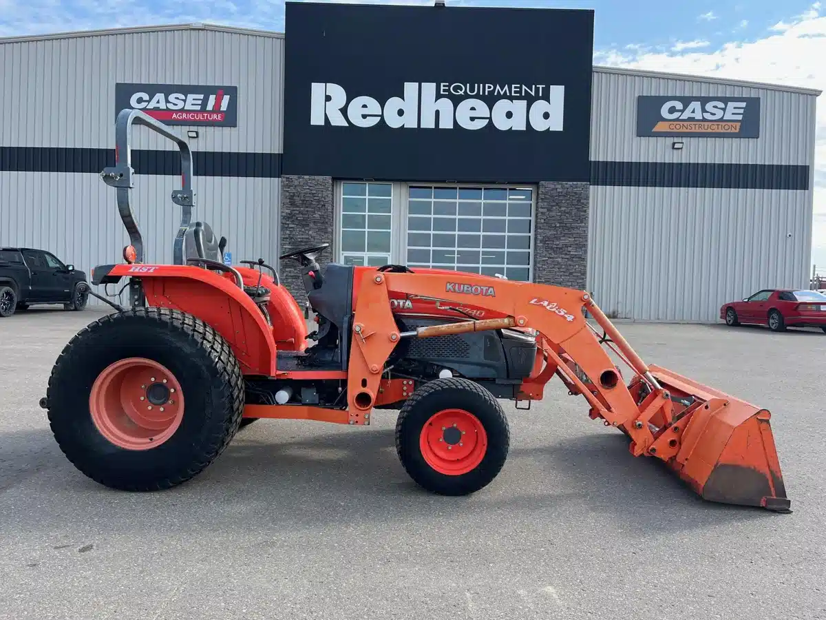 Gallery image 1 for Used 2012 Kubota L5740 Tractor