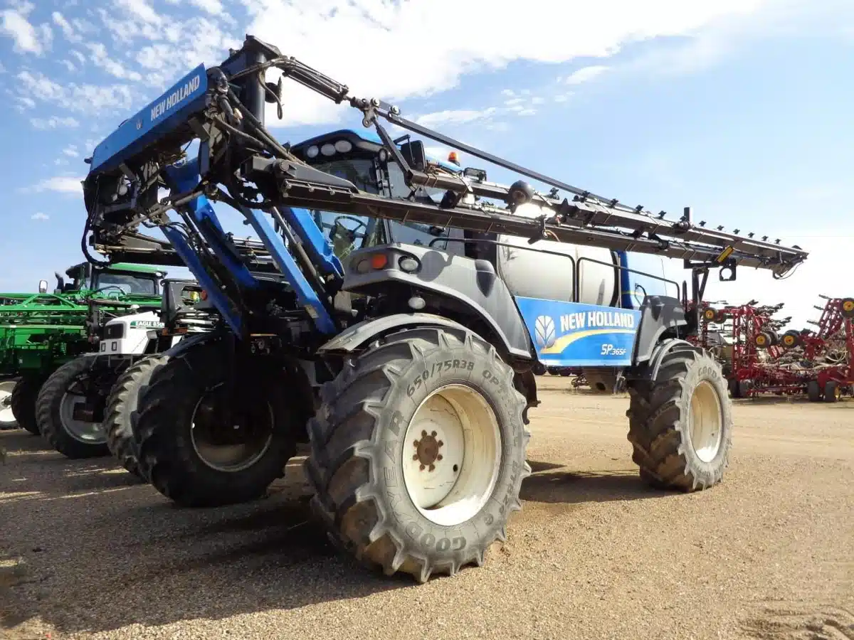 Gallery image 2 for Used 2012 New Holland SP.365F Sprayer - Self Propelled