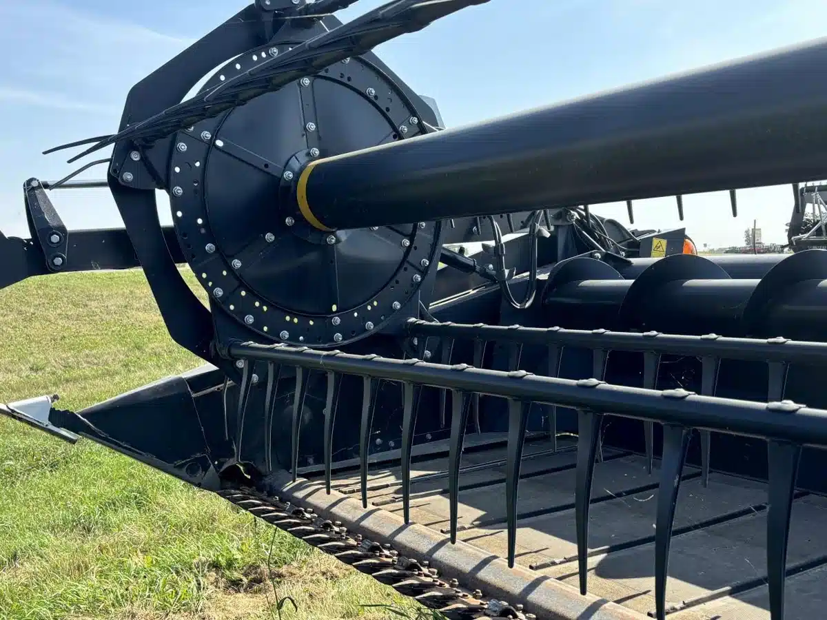 Gallery image 2 for 2018 MacDon FD75 Header - Flex Draper