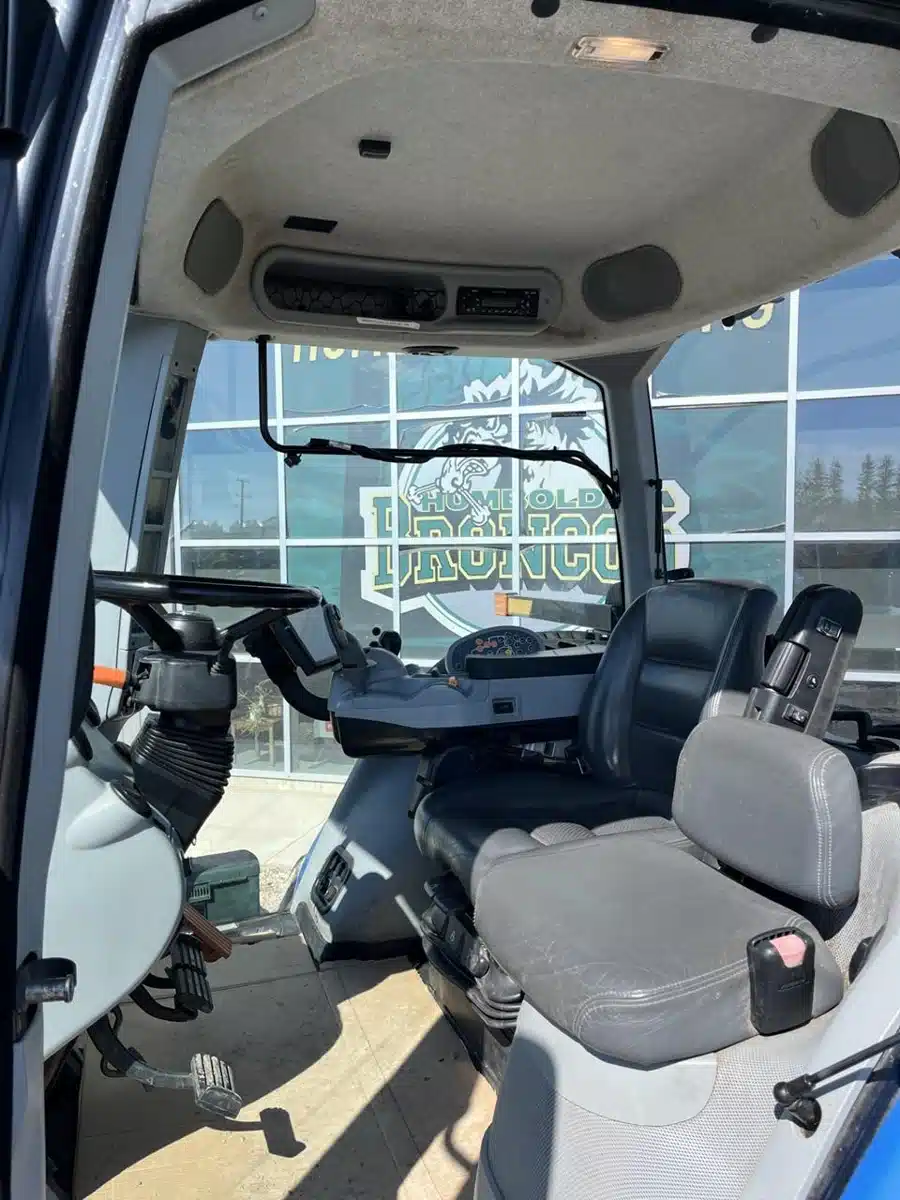 Gallery image 2 for Used 2013 New Holland T8.390 Tractor