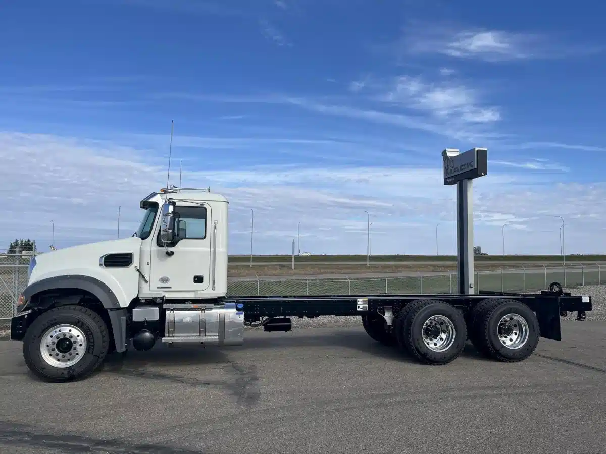 Gallery image 2 for 2026 Mack GRANITE 64FR Truck Cab & Chassis