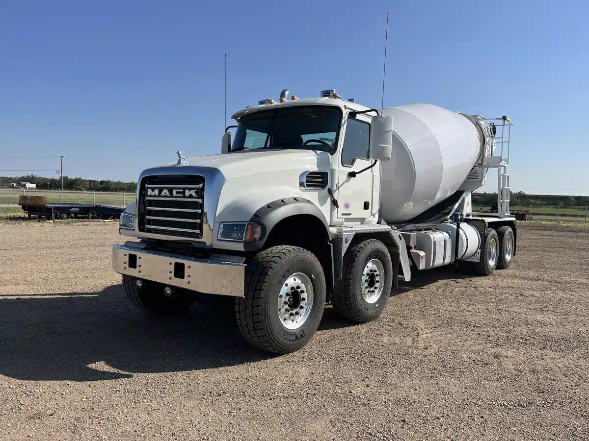 Gallery image 1 for New 2025 Mack GRANITE 64FR Truck - Cement