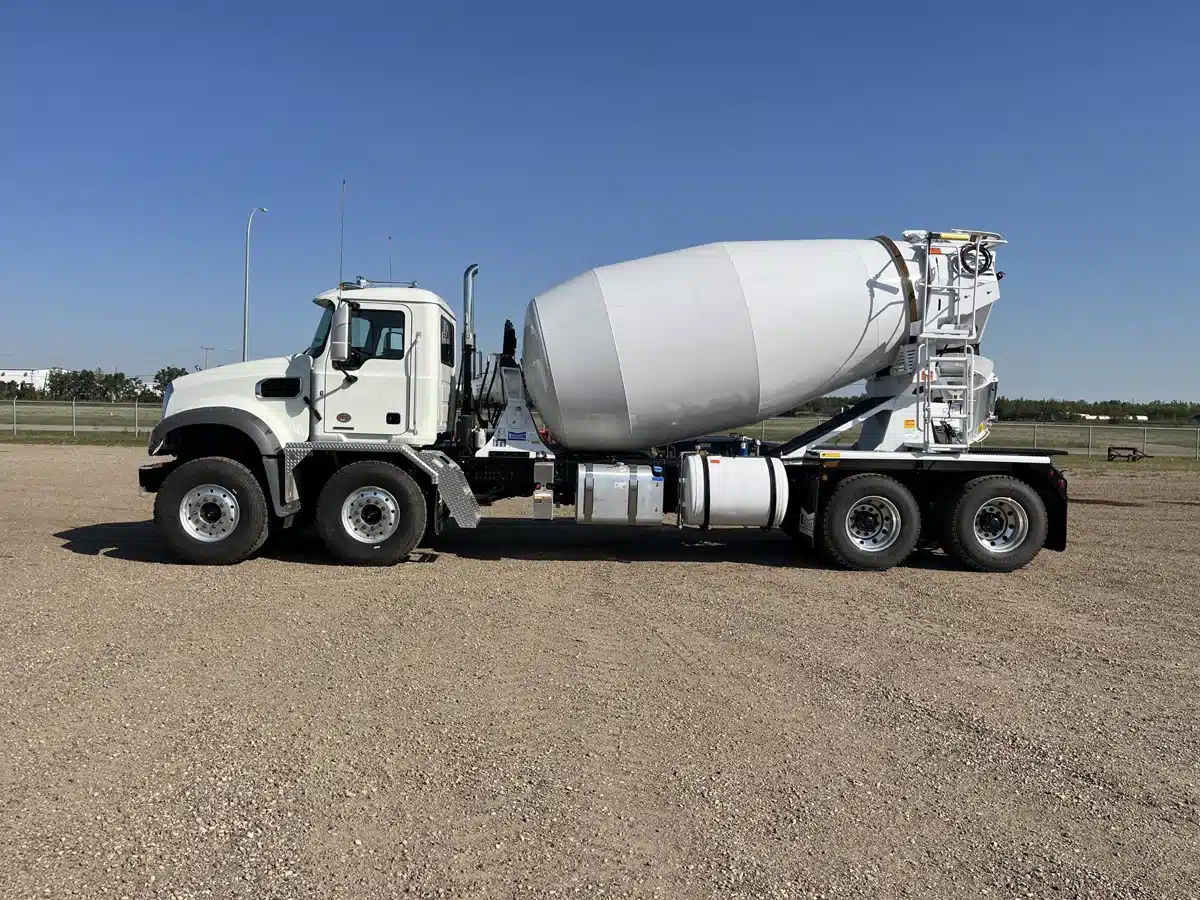 Gallery image 2 for New 2025 Mack GRANITE 64FR Truck - Cement
