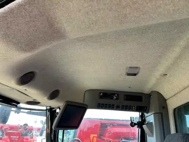 Gallery image 2 for Used 2018 Massey Ferguson 9565 Combine